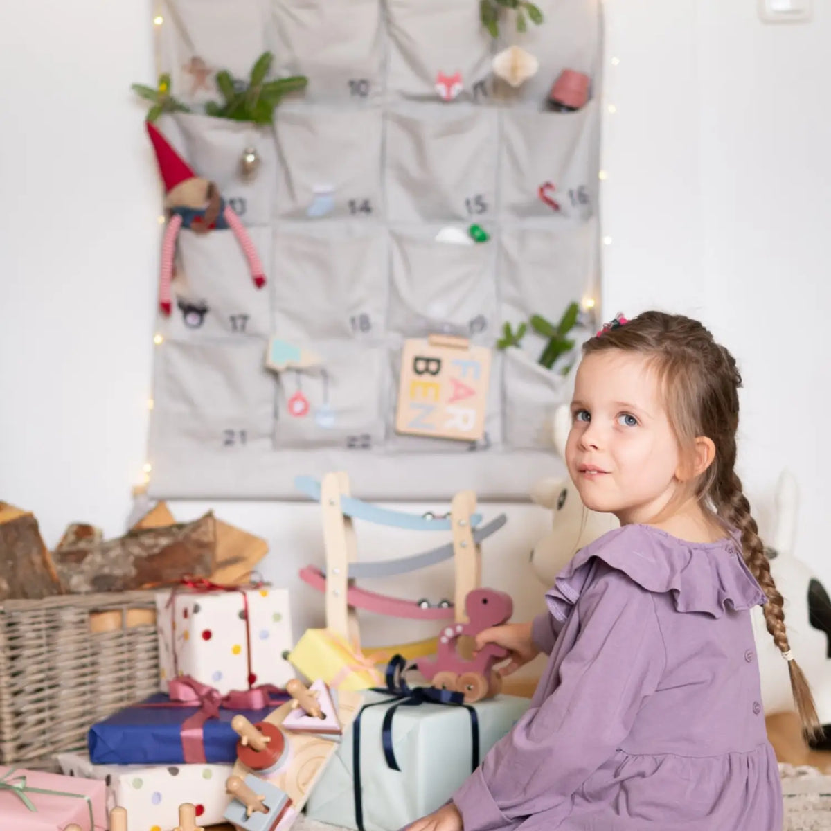 Wiederverwendbarer Adventskalender aus Stoff von KINDSGUT mit 24 Taschen zum Befüllen