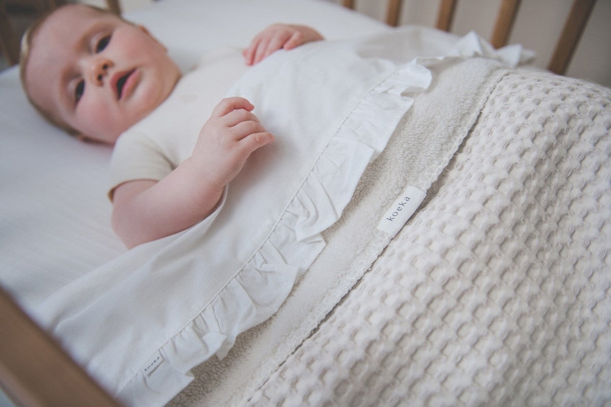 Koeka Babydecke Oslo aus Plüsch in Natural, Detail