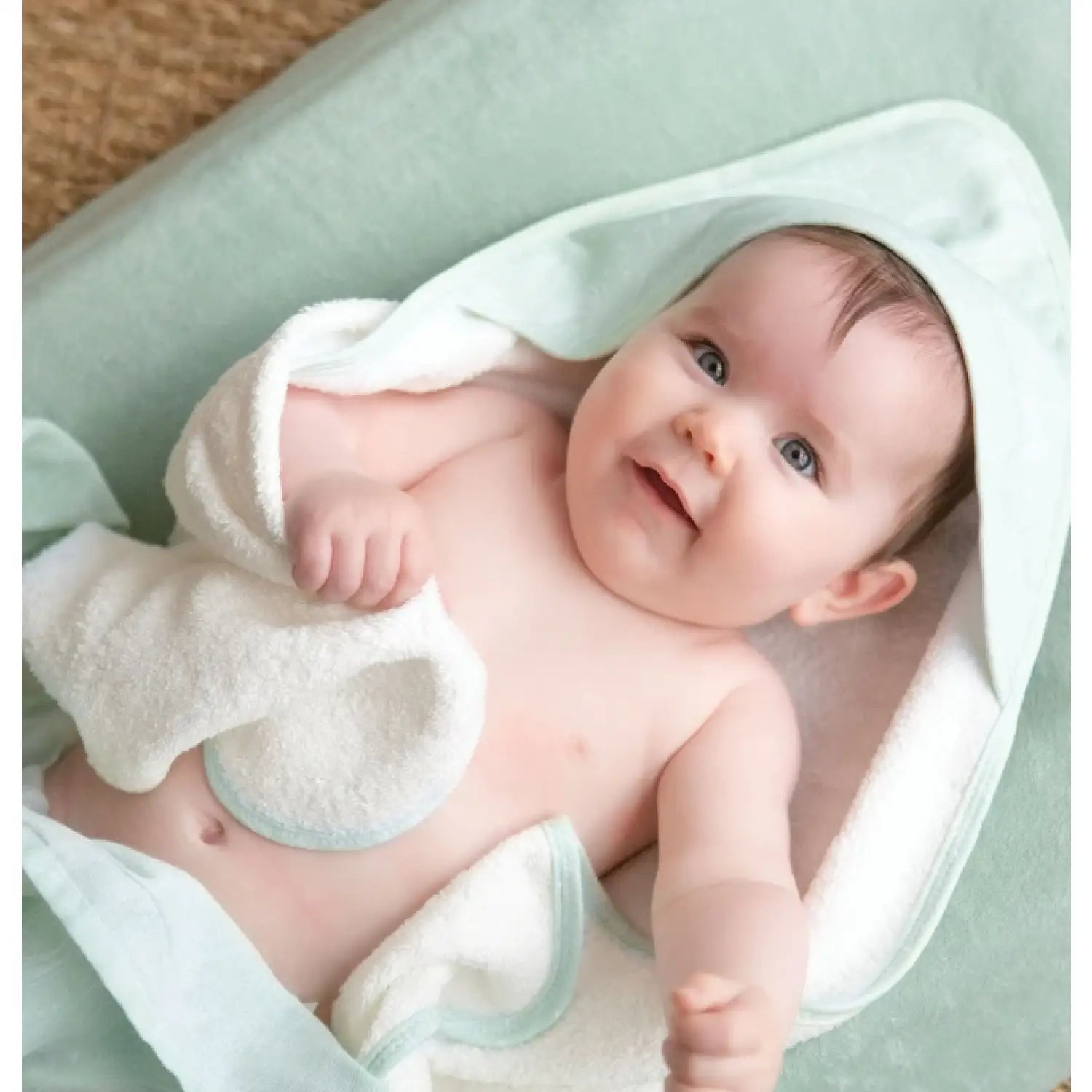 Baby-Badeumhang mit Waschlappen – Weich & Saugfähig