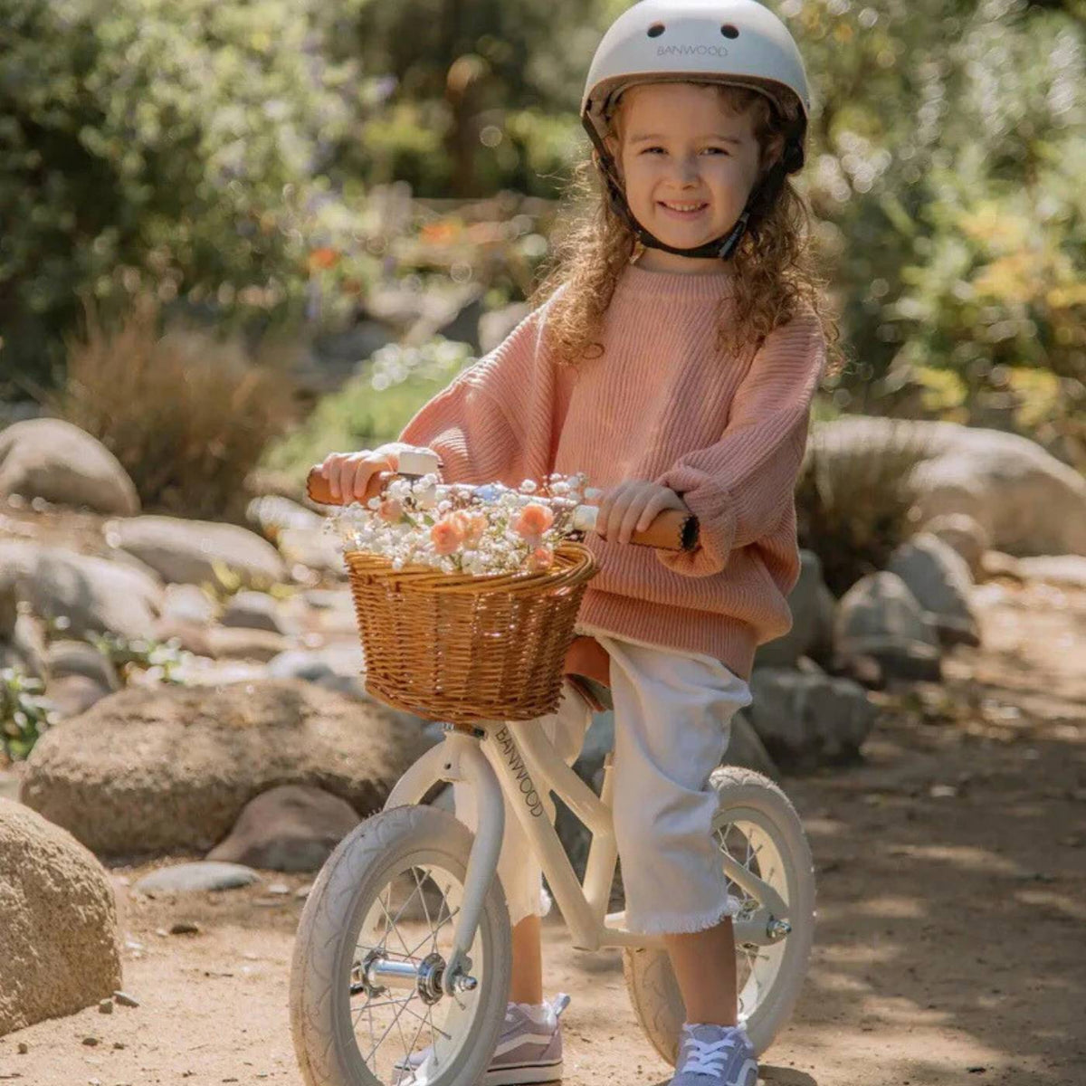 Banwood Balance Bike Cream – im Einsatz (Lifestyle)