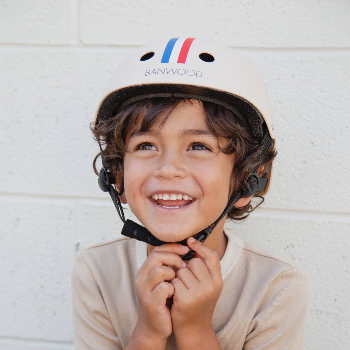 Banwood Classic Helm Stripes – im Einsatz (Lifestyle)