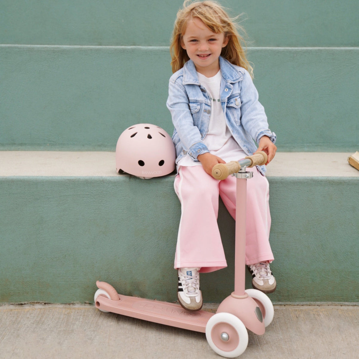Banwood Eco Helmet Dusty Rose – im Einsatz (Lifestyle)