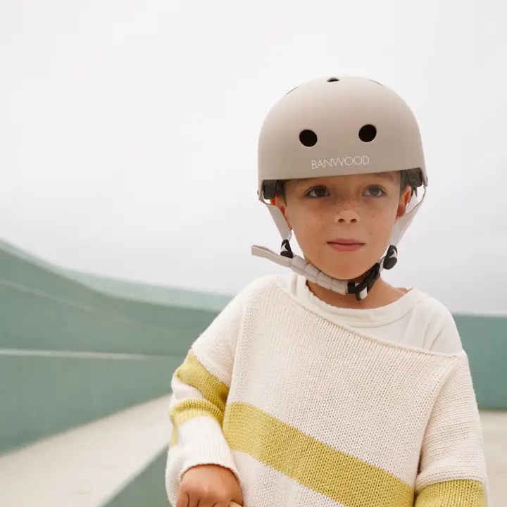 Banwood Eco Helmet Sand – im Einsatz (Lifestyle) 2