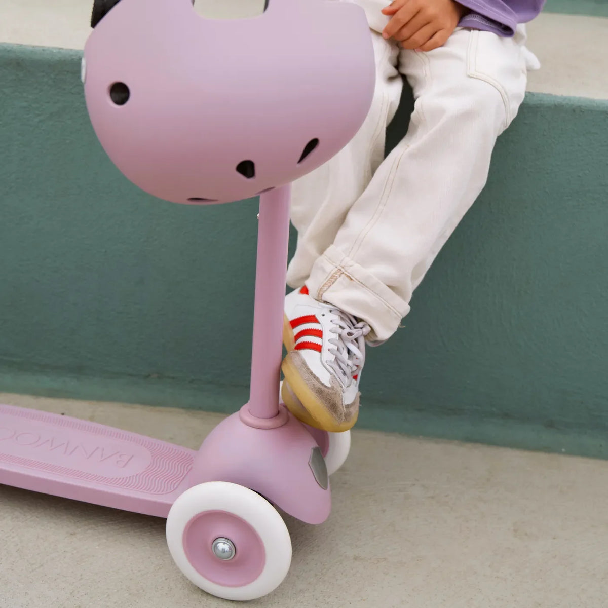 Banwood Eco Scooter Lavender – im Einsatz (Lifestyle) 2