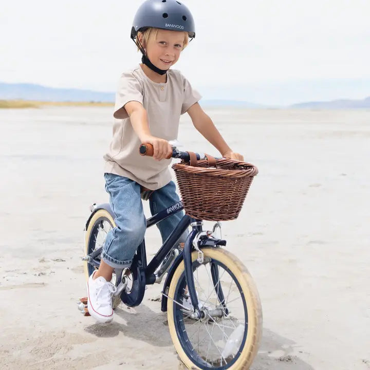 Banwood Kinderfahrrad 16 Zoll Blau – im Einsatz (Lifestyle) 2