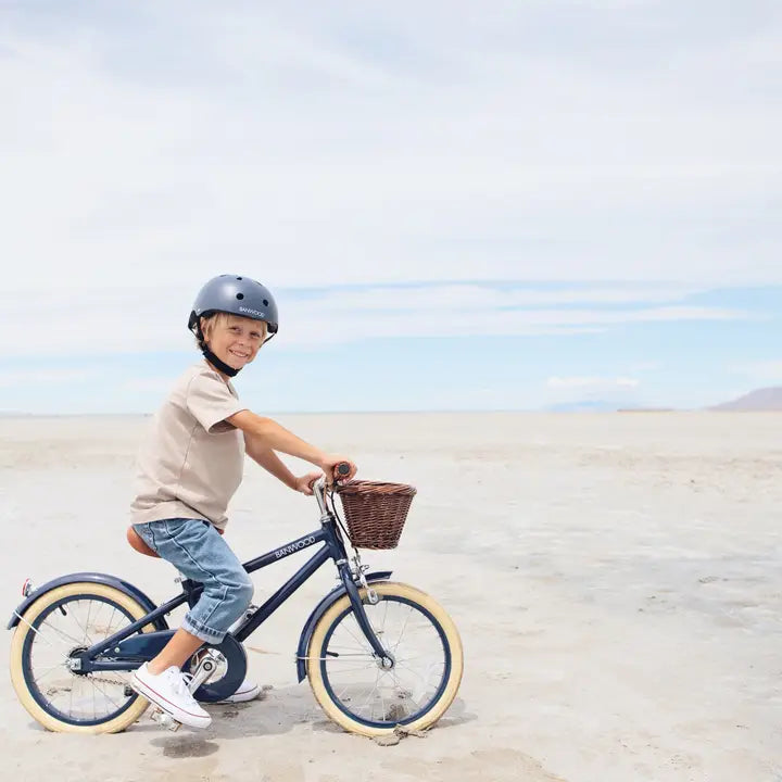 Banwood Kinderfahrrad 16 Zoll Blau – im Einsatz (Lifestyle) 3