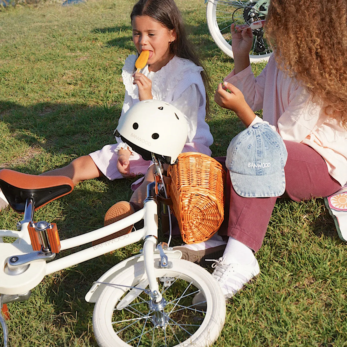 Banwood Kinderfahrrad 16 Zoll Creme – im Einsatz (Lifestyle)