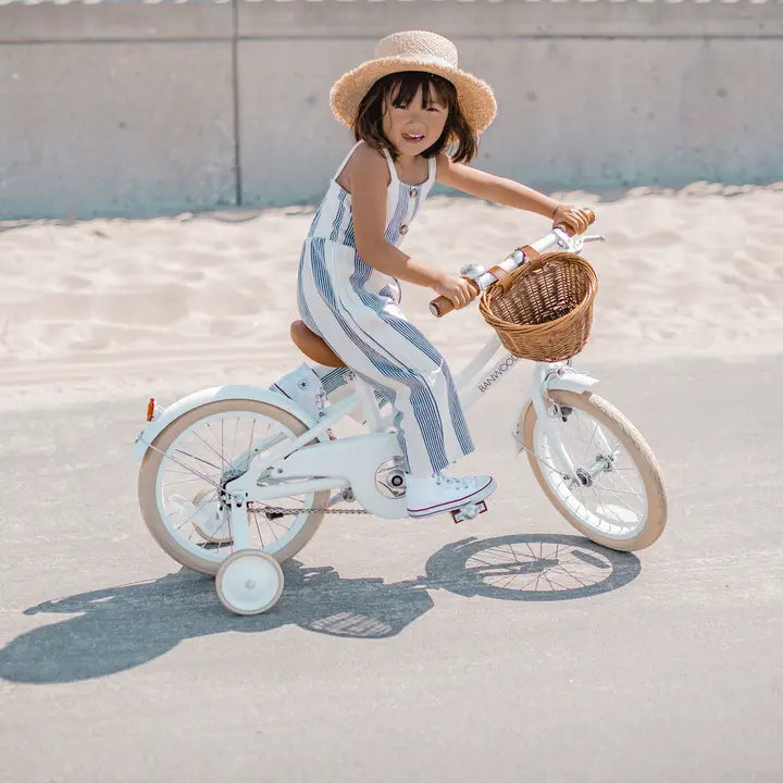 Banwood Kinderfahrrad 16 Zoll Weiß – im Einsatz (Lifestyle) 3