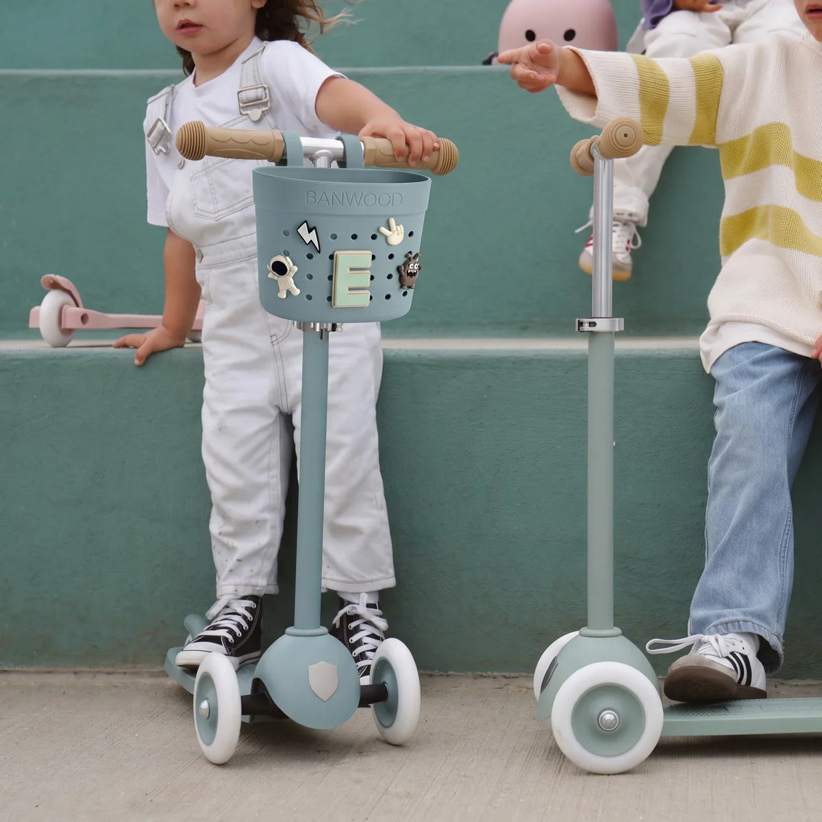 Korb-Pin Buchstabe – Banwood Pin & Ride Alphabet, Produktbild
