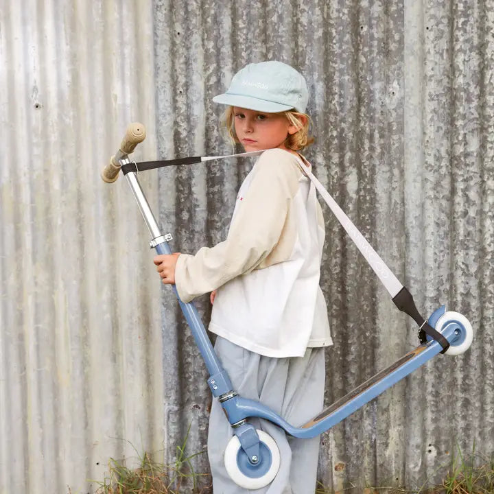 Banwood Maxi Scooter Blau – im Einsatz (Lifestyle) 4
