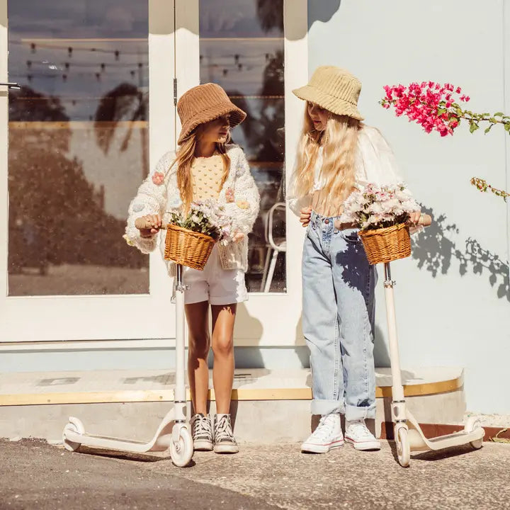Banwood Maxi Scooter Cream – im Einsatz (Lifestyle) 2