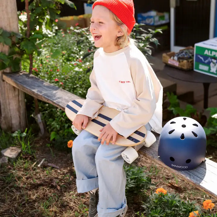 Banwood Skateboard Blau – im Einsatz (Lifestyle) 2
