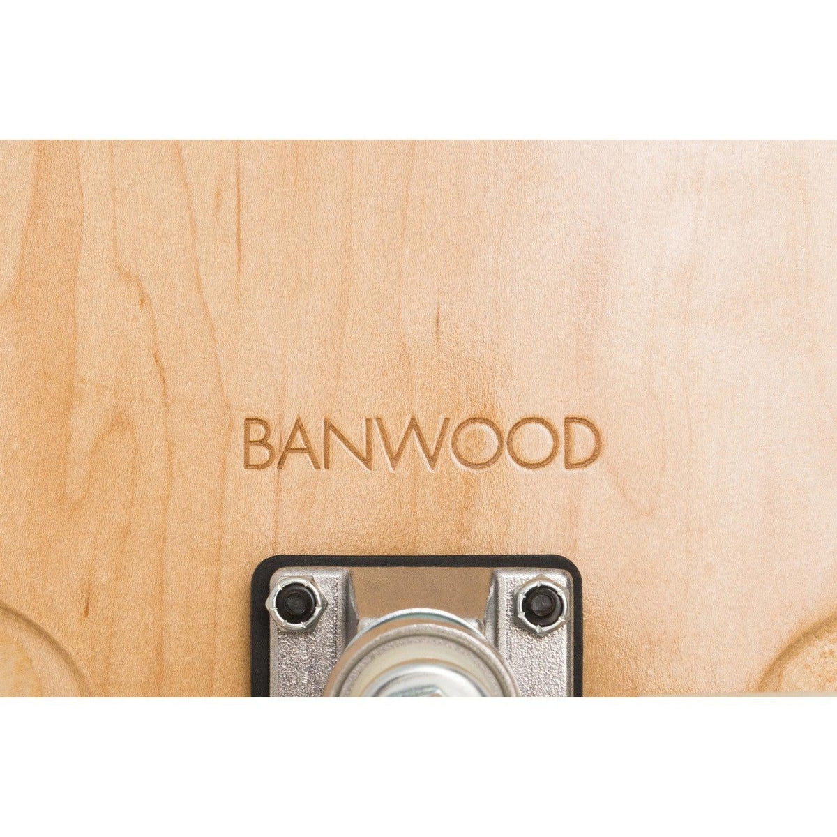 Banwood Skateboard Blau – Unterseite mit Banwood-Logo