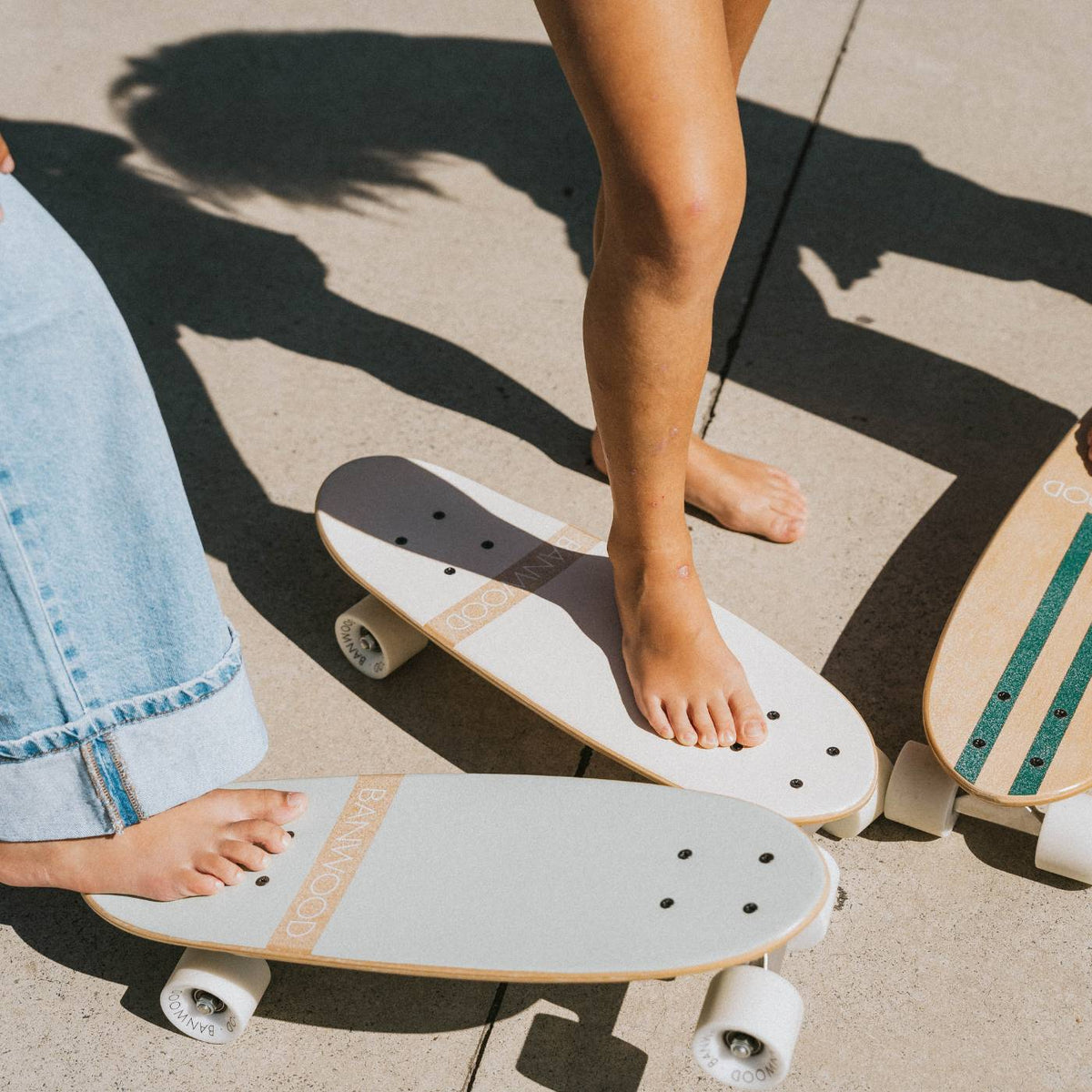 Banwood Skateboard Weiß – im Einsatz (Lifestyle) 2