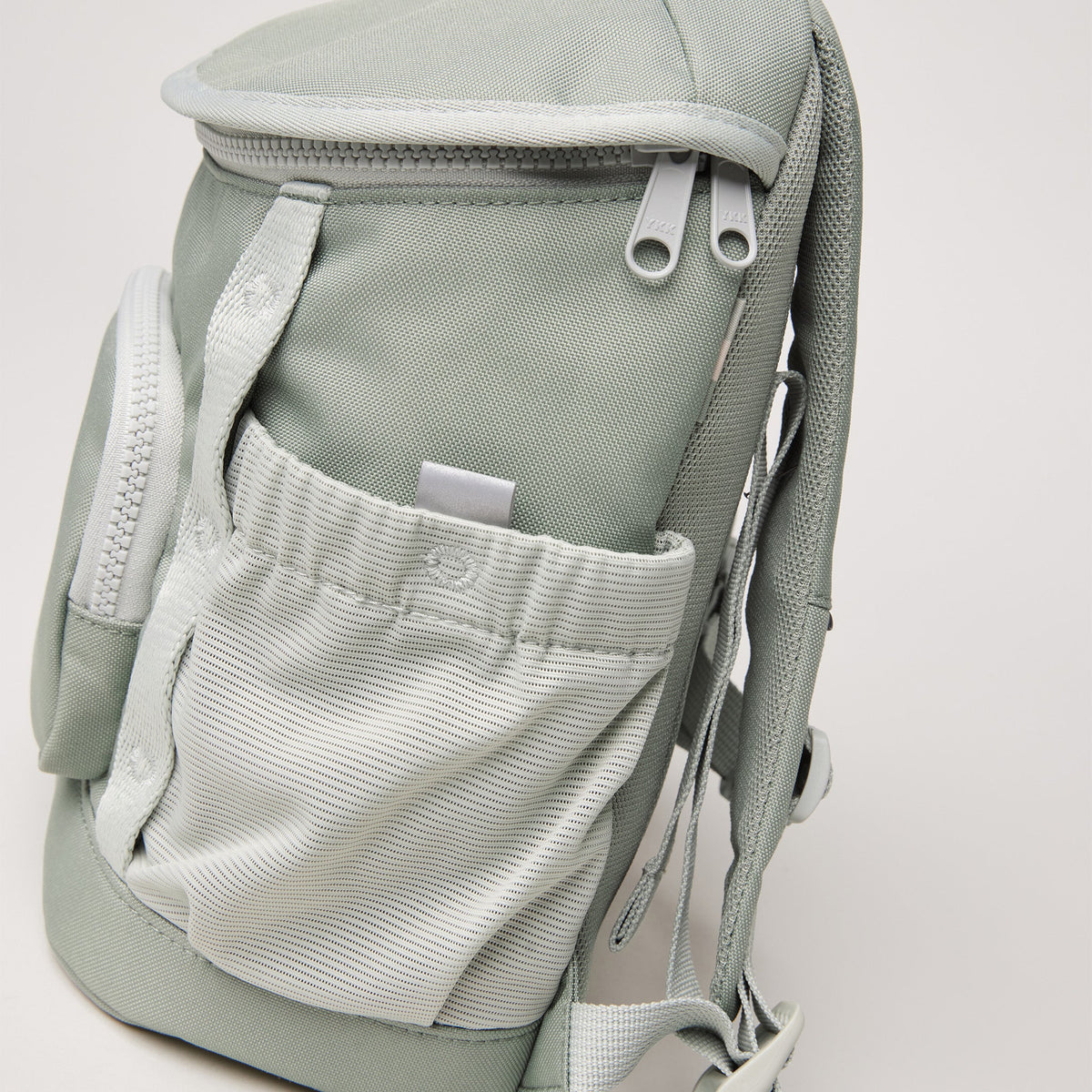 GOT BAG Kids Adventure Daypack Kinderrucksack in Salbeigrün (bass), als Detailaufnahme