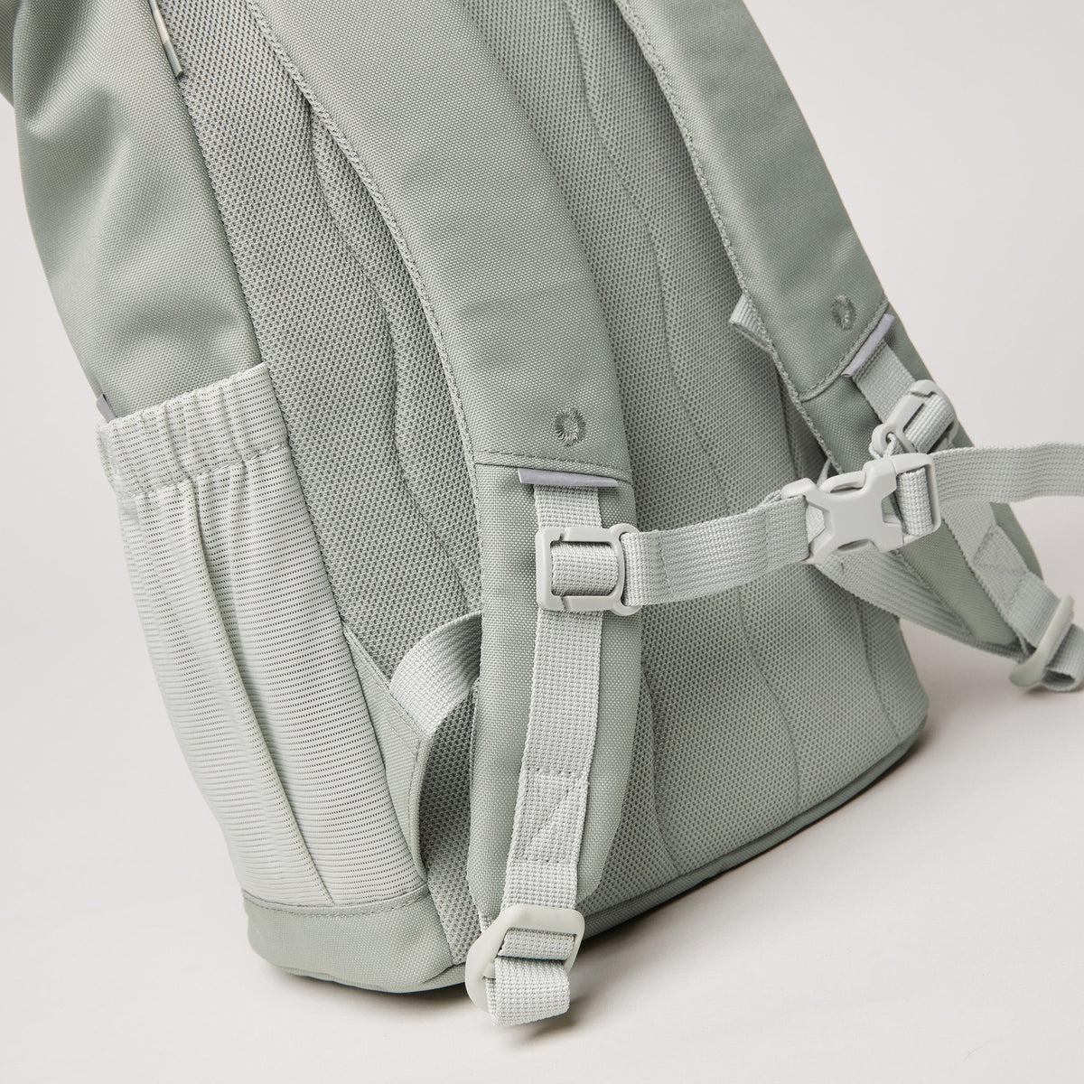 GOT BAG Kids Adventure Rolltop Kinderrucksack in Salbeigrün (bass), als Detailaufnahme der Rückseite