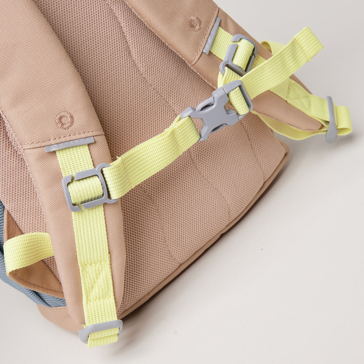GOT BAG Kids Adventure Rolltop Kinderrucksack in Beige (sandbar), als Detailaufnahme