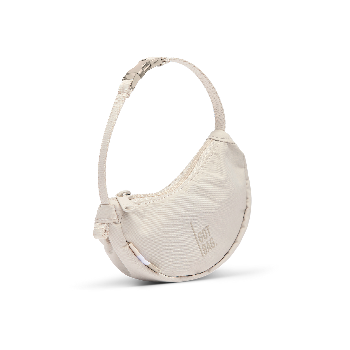 GOT BAG Moon Charm Taschenanhänger in Creme, als Studioaufnahme in diagonaler Ansicht