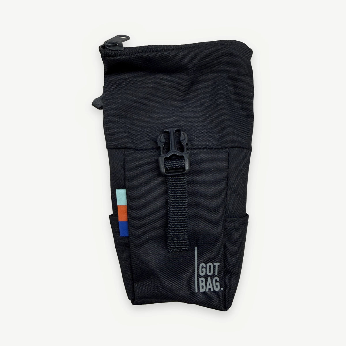 GOT BAG Rolltop Charm in Schwarz ausgerollt, oben mit Reißverschluss