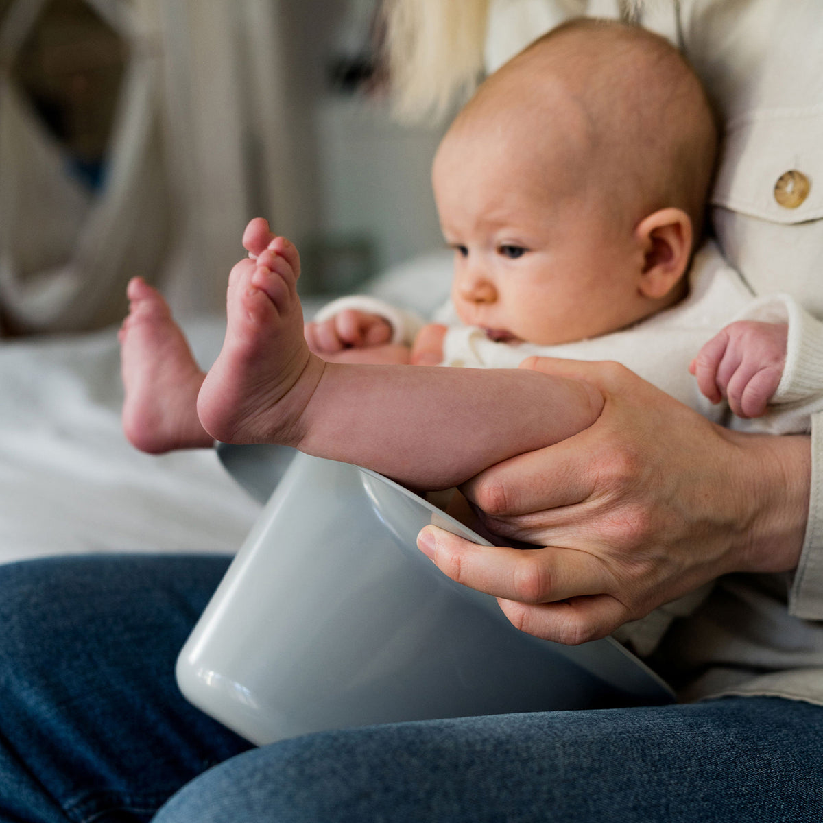 Abhaltetöpfchen für Babys Dunkelgrau von Kindsgut – Anwendungsbild 4
