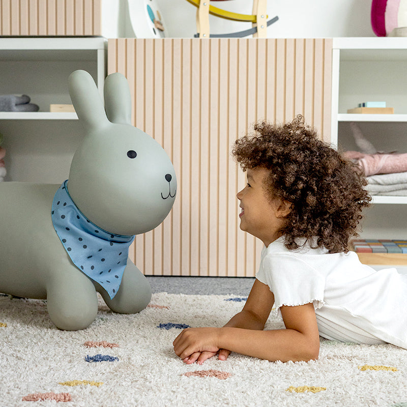 Hüpftier für Kinder Hase von Kindsgut – Anwendungsbild 3