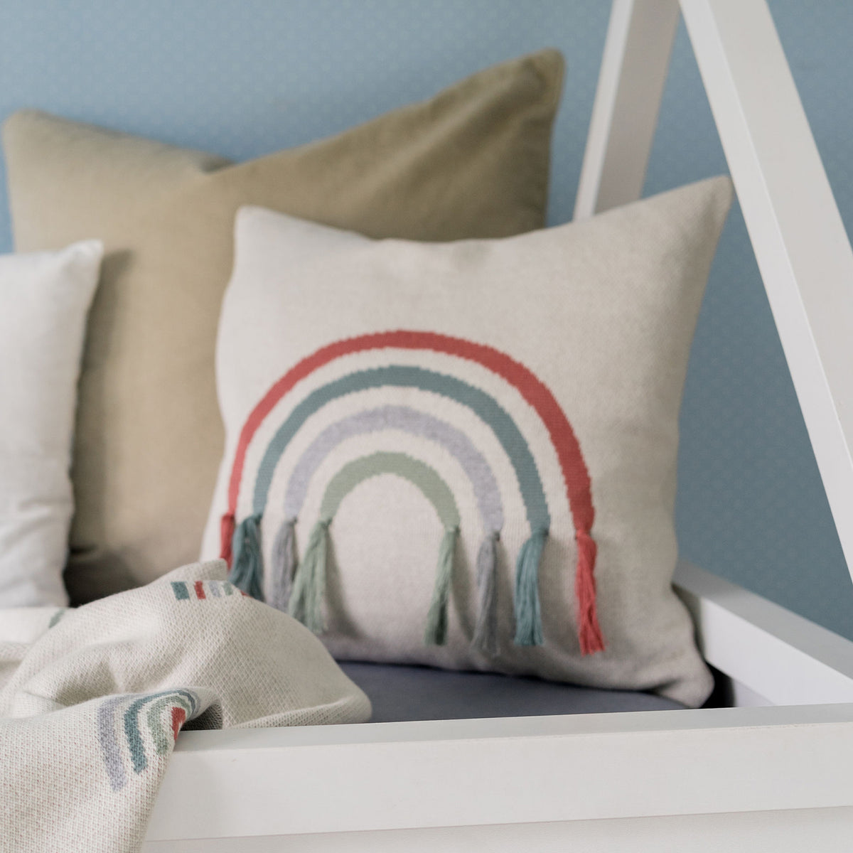 Kissenbezug Kinderzimmer Baumwolle Regenbogen von Kindsgut – Anwendungsbild 2