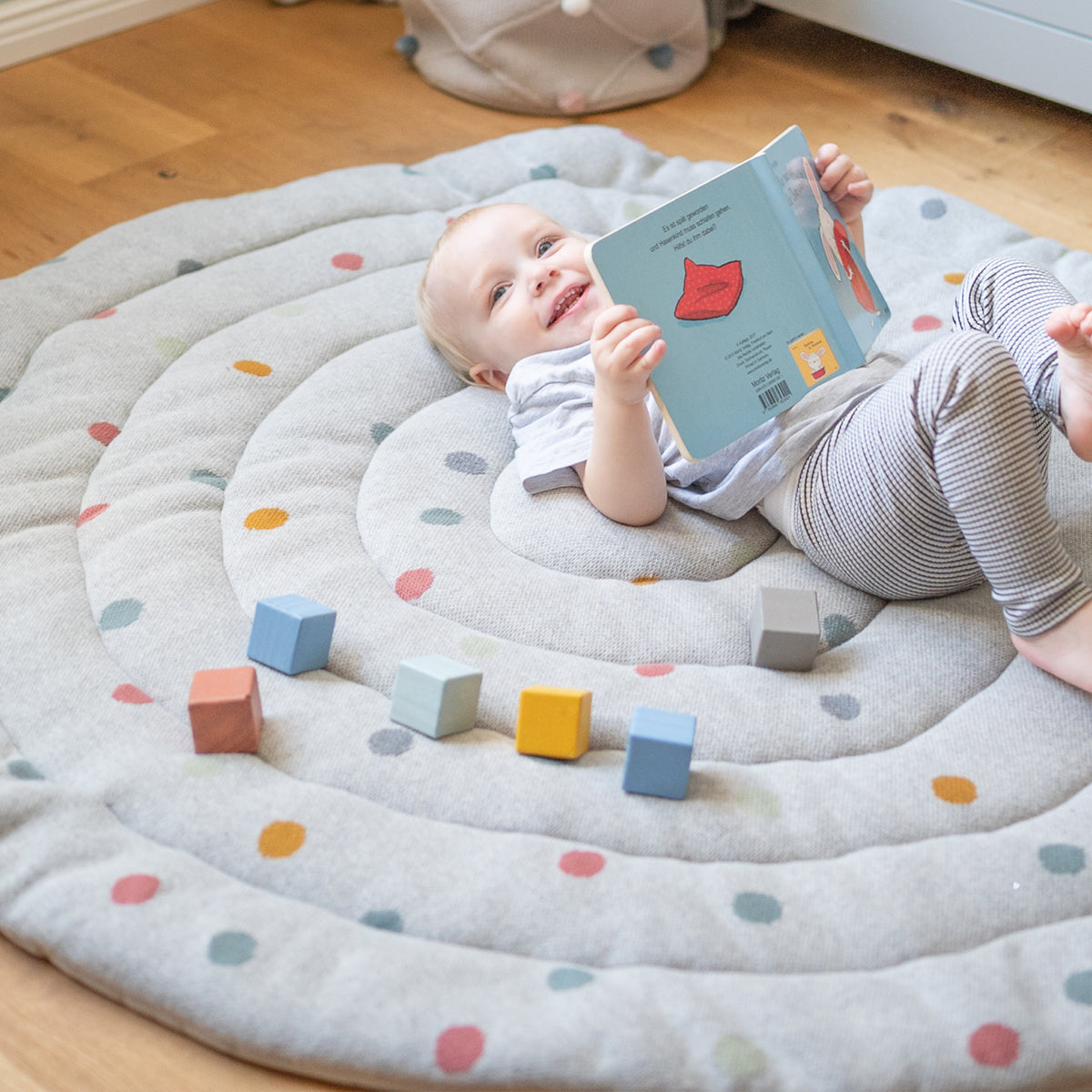 Krabbeldecke rund 120 cm gepolstert von Kindsgut – Anwendungsbild 2