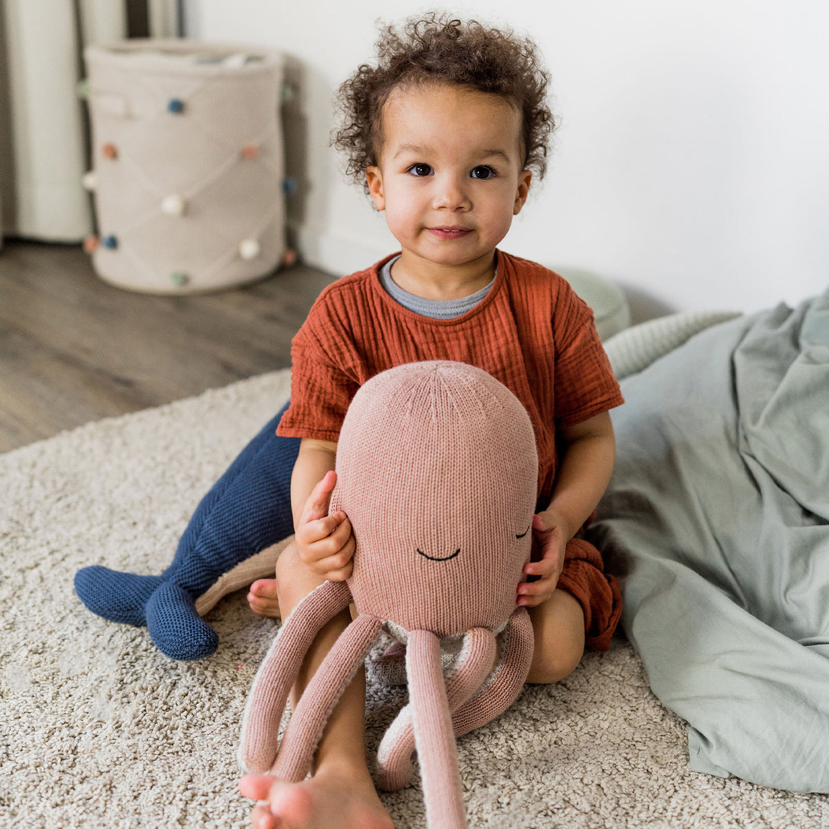 Kuscheltier für Babys Oktopus von Kindsgut – Anwendungsbild 3