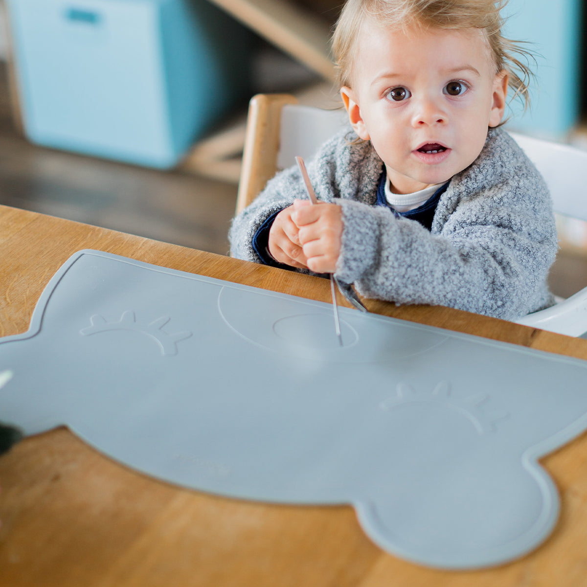 Silikon-Platzset Bär für Kinder Dunkelgrau von Kindsgut – Anwendungsbild 2
