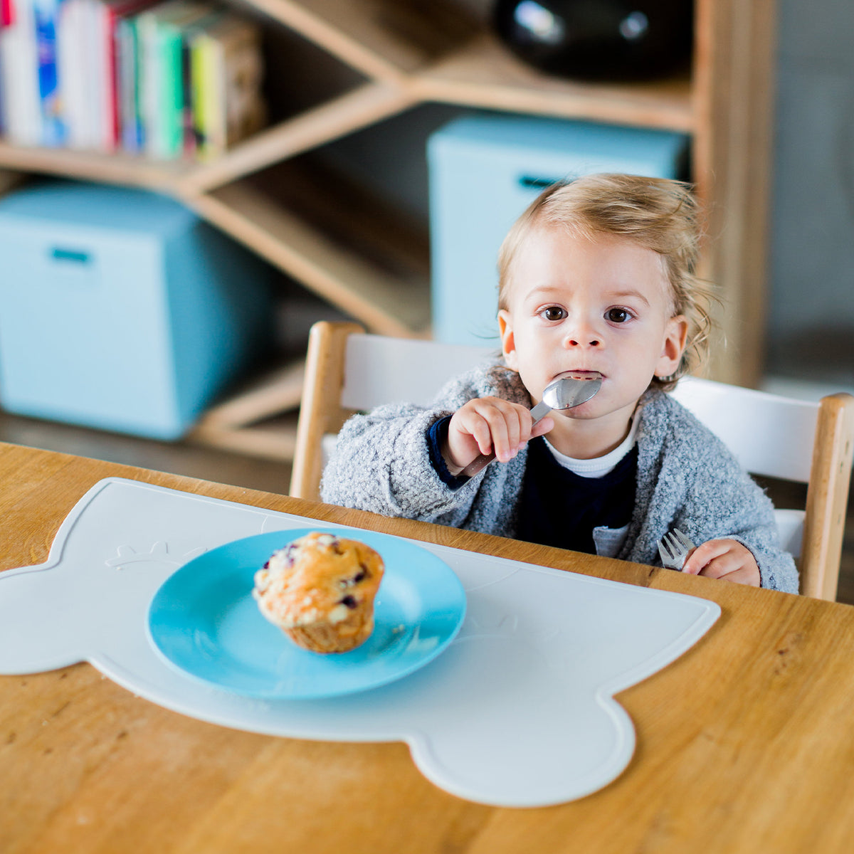 Silikon-Platzset Bär für Kinder Hellgrau von Kindsgut – Anwendungsbild 4