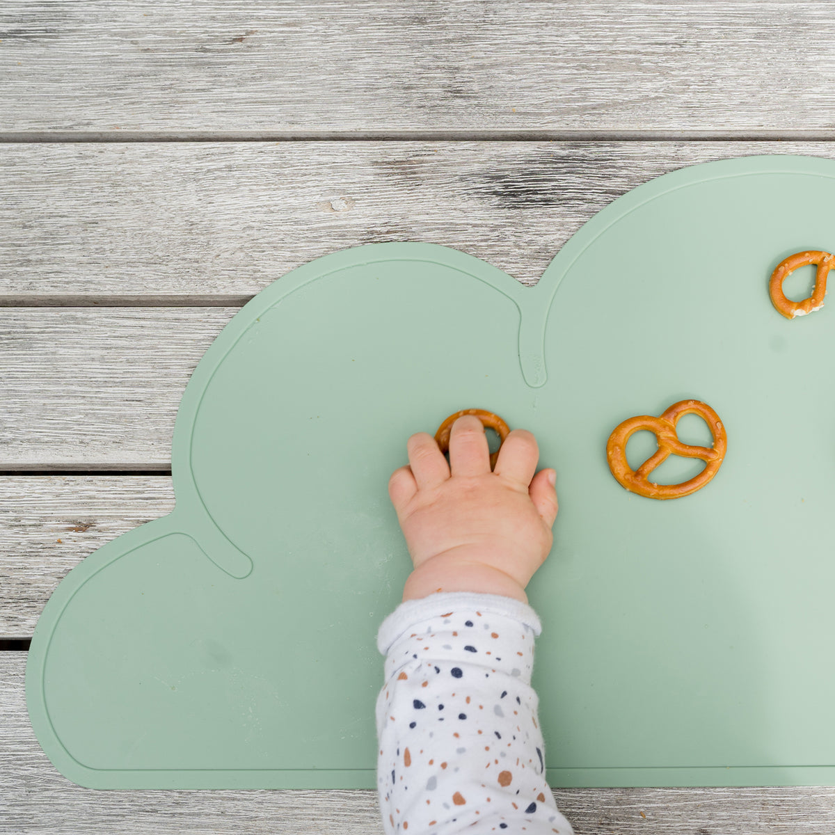Silikon-Platzset Wolke für Kinder Pistazie von Kindsgut – Anwendungsbild 2