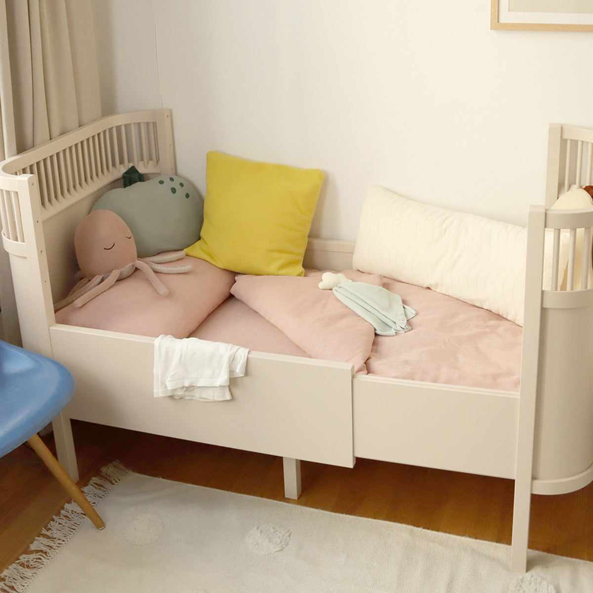 Spannbettlaken Kinderbett 2er-Set Baumwolle 70 x 140 cm Altrosa von Kindsgut – Anwendungsbild 3