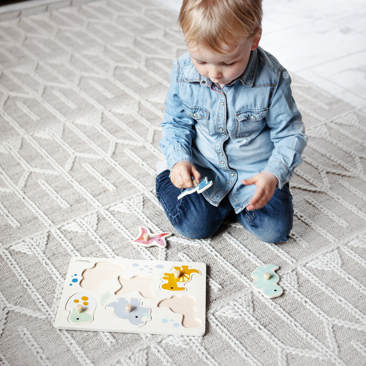 Steckpuzzle Holz mit Knauf Dinos von Kindsgut – Anwendungsbild 2