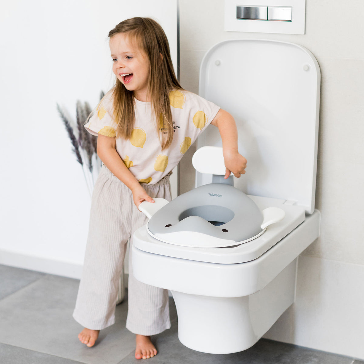 Toilettensitz für Kinder Wal Dunkelgrau von Kindsgut – Anwendungsbild 3