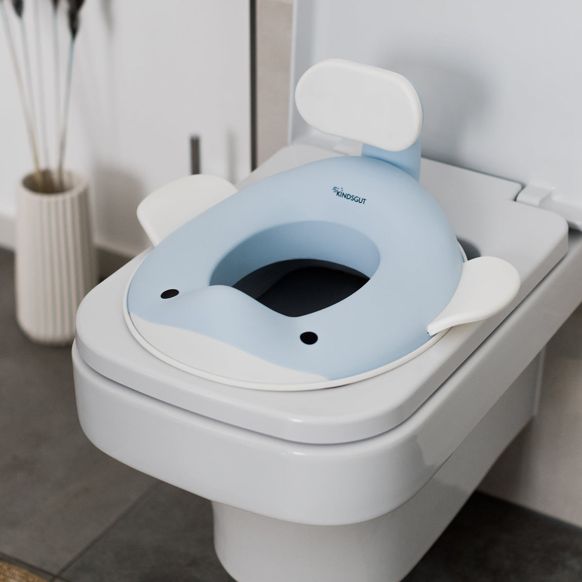 Toilettensitz für Kinder Wal Hellblau von Kindsgut – Anwendungsbild 4