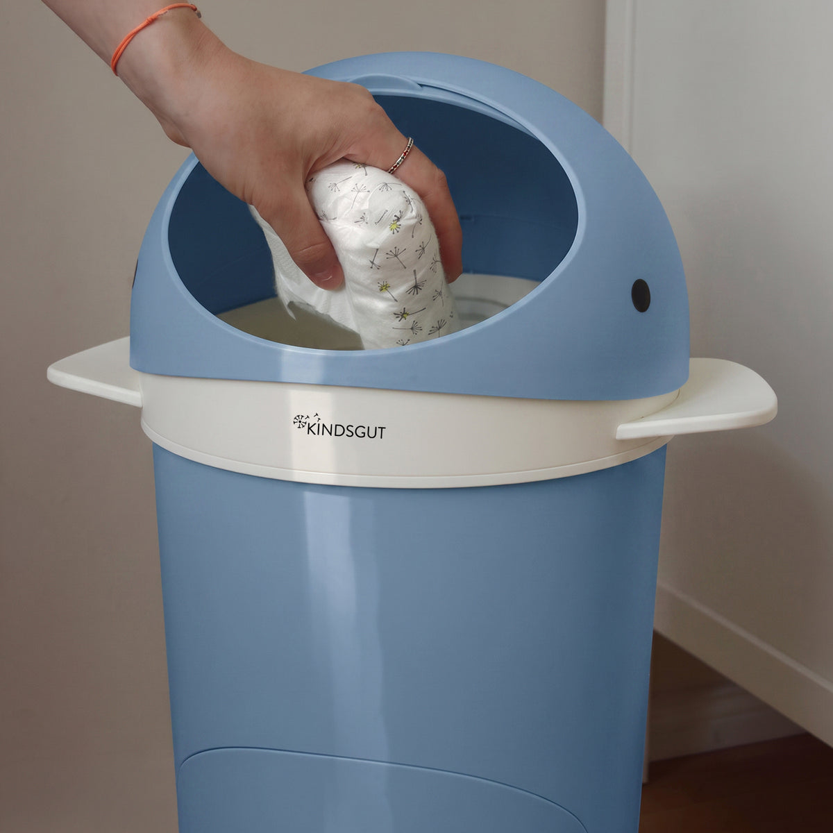 Windeleimer Wal Taubenblau von Kindsgut – Anwendungsbild 4