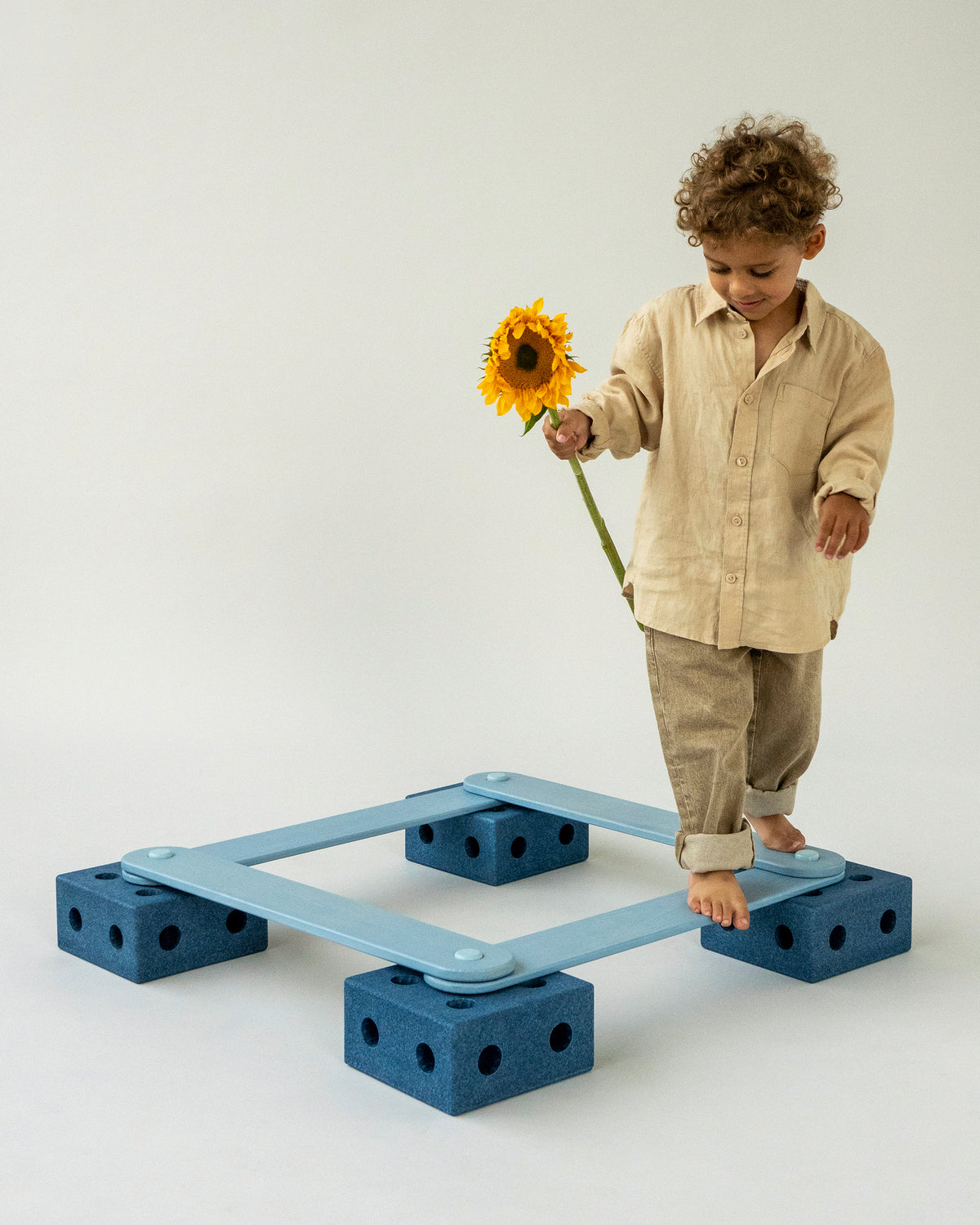MODU Balance Track: Balancierstrecke aus Holzbalken und Schaumstoffblöcken, Blue, Ansicht 4