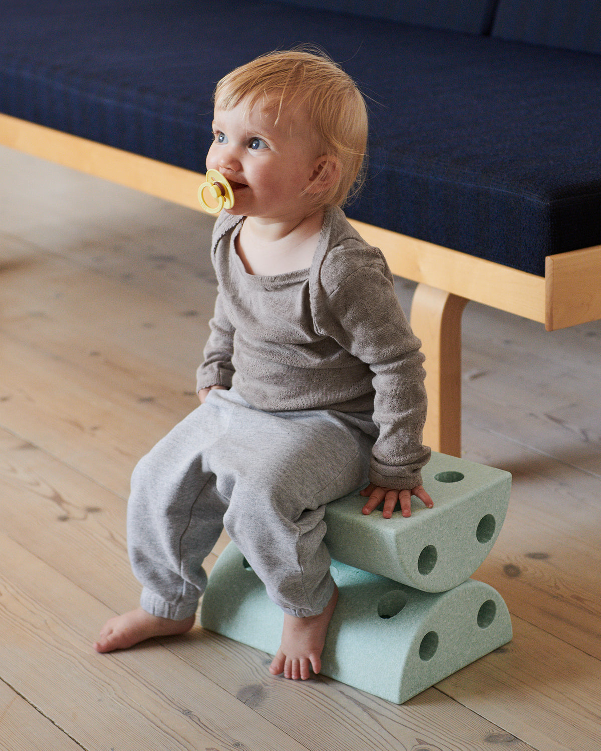 MODU Kids Stool: Kinderhocker aus zwei runden Schaumstoffblöcken, Mint, Ansicht 4
