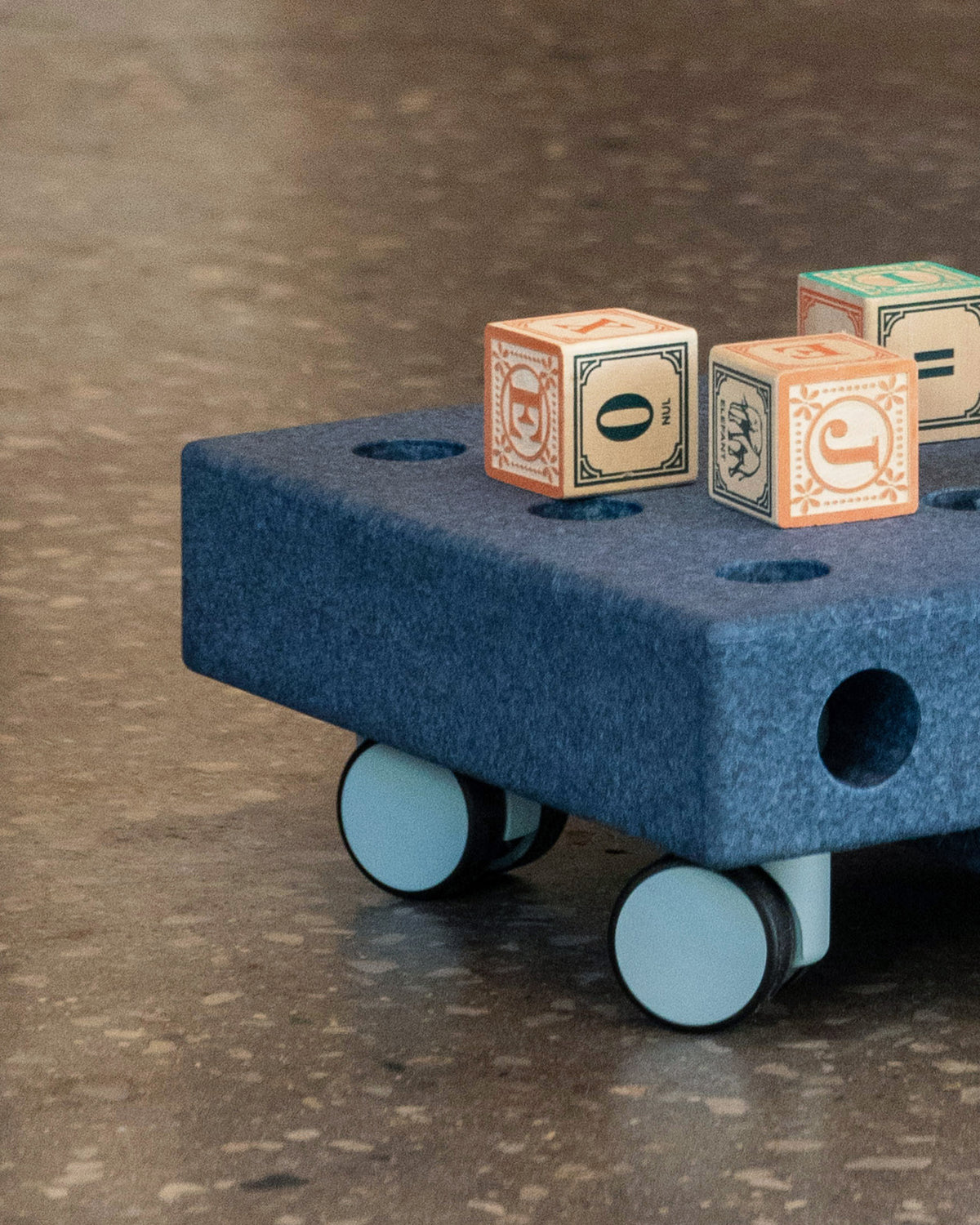 MODU Swirly Wheels: vier 360°-Drehrollen für MODU-Blöcke, Sky Blue, Ansicht 2
