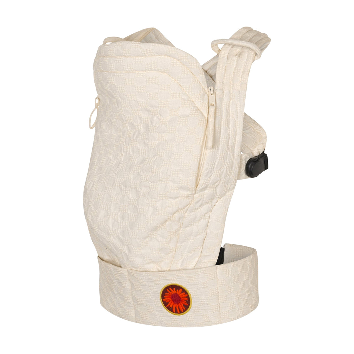 Moova Balance Babytrage aus Bio-Baumwolle mit Baby in Bauchtrageposition, Soft Sand