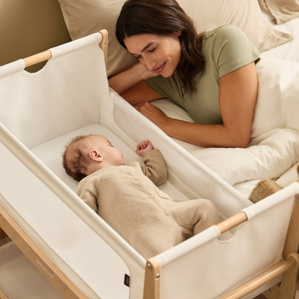 Snüz SnüzPod5 Beistellbett mit heruntergeklappter Seitenwand und Netzfenster, Natural, Ansicht 6