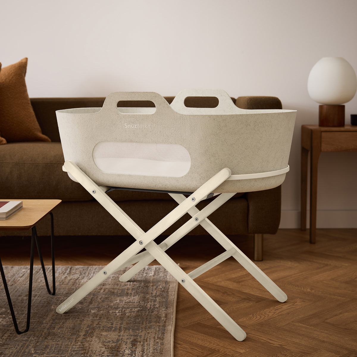 Snüz SnüzBaskit Moseskorb aus Filz auf Holzständer mit Netzfenster, Barley / Cashmere, Ansicht 5