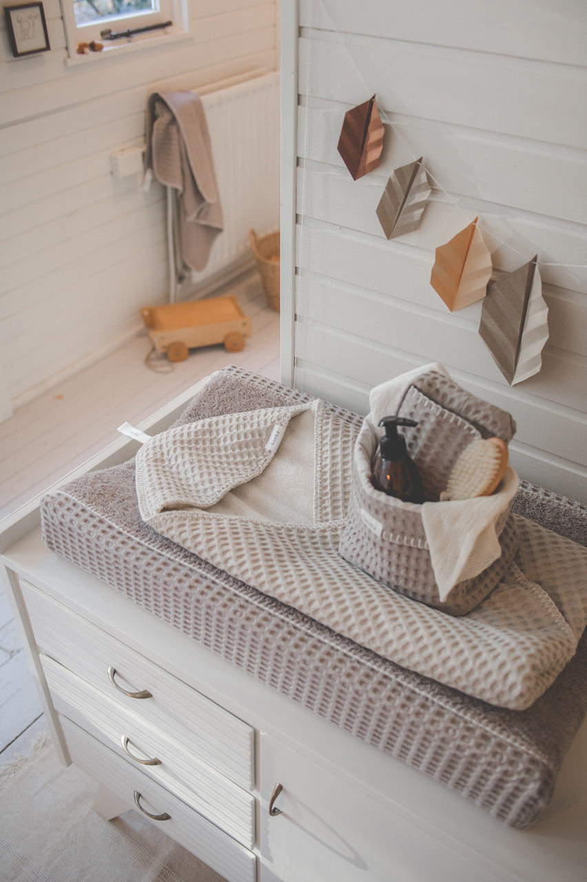 Einschlagdecke mit Teddyfutter und Kapuze 100 × 100 cm – Koeka Oslo