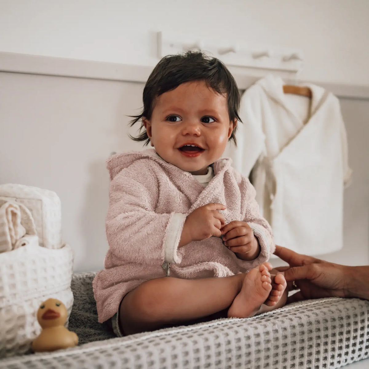 Baby Bademantel mit Kapuze – Dijon Daily von Koeka