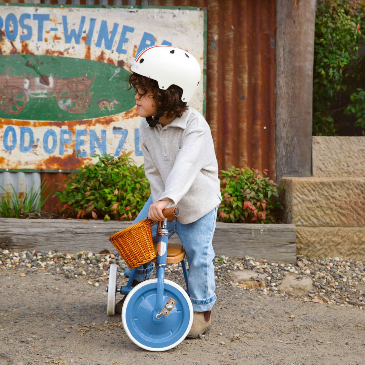 Banwood Dreirad Vintage Blau – im Einsatz (Lifestyle)