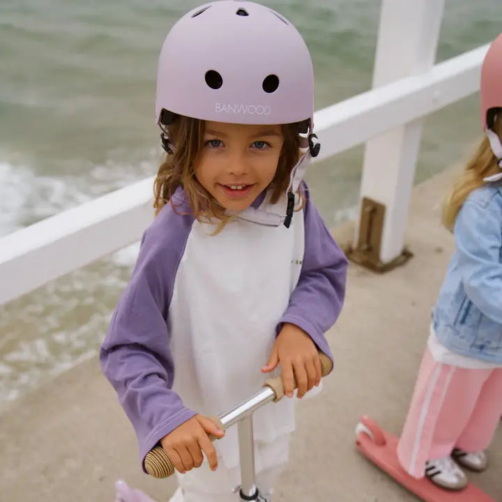 Banwood Eco Helmet Lavender – im Einsatz (Lifestyle) 4