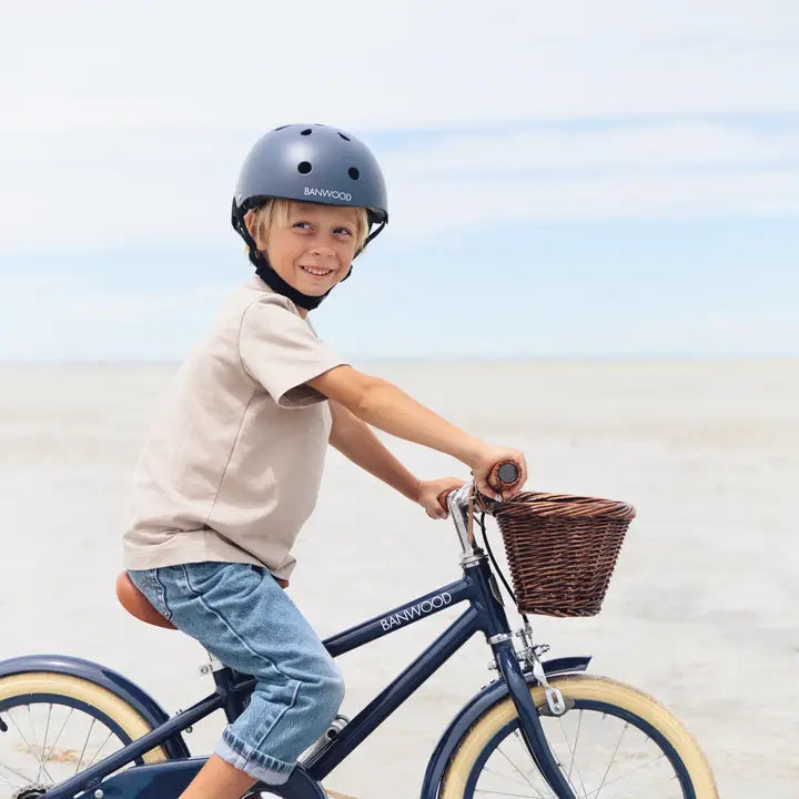 Banwood Kinderfahrrad 16 Zoll Blau – im Einsatz (Lifestyle) 4
