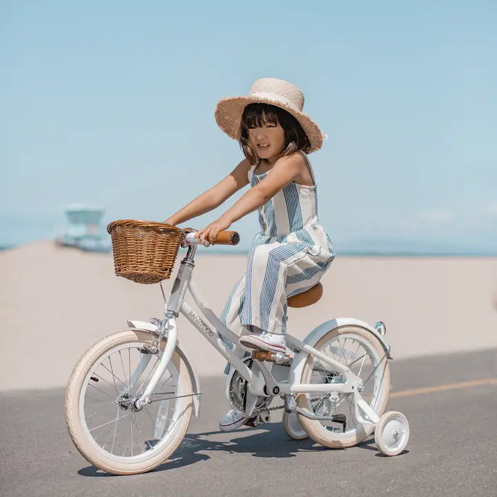 Banwood Kinderfahrrad 16 Zoll Weiß – im Einsatz (Lifestyle) 2