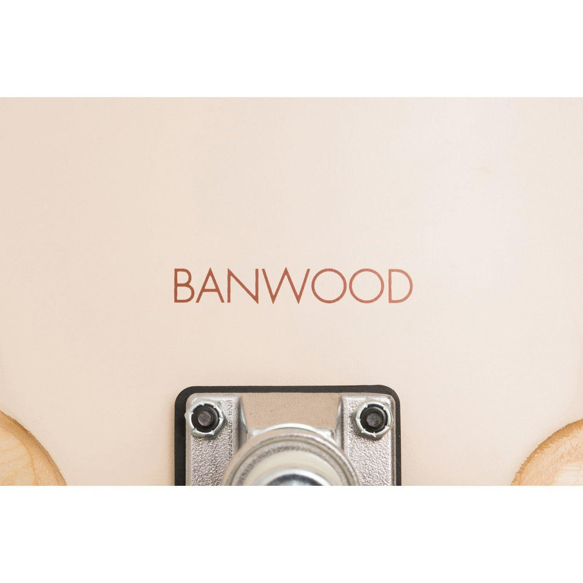Banwood Skateboard Cream – Unterseite mit Banwood-Logo