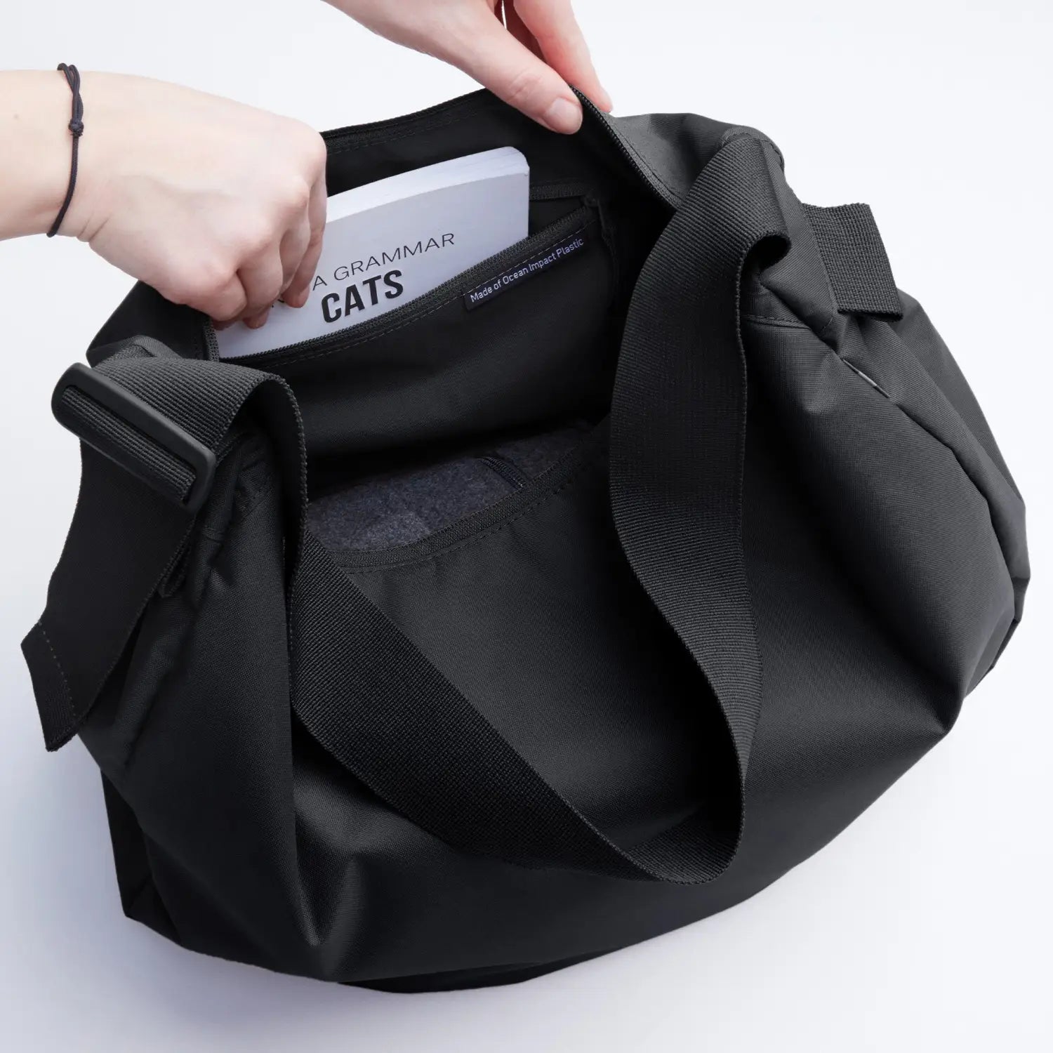 CURVED BAG MONOCHROME black